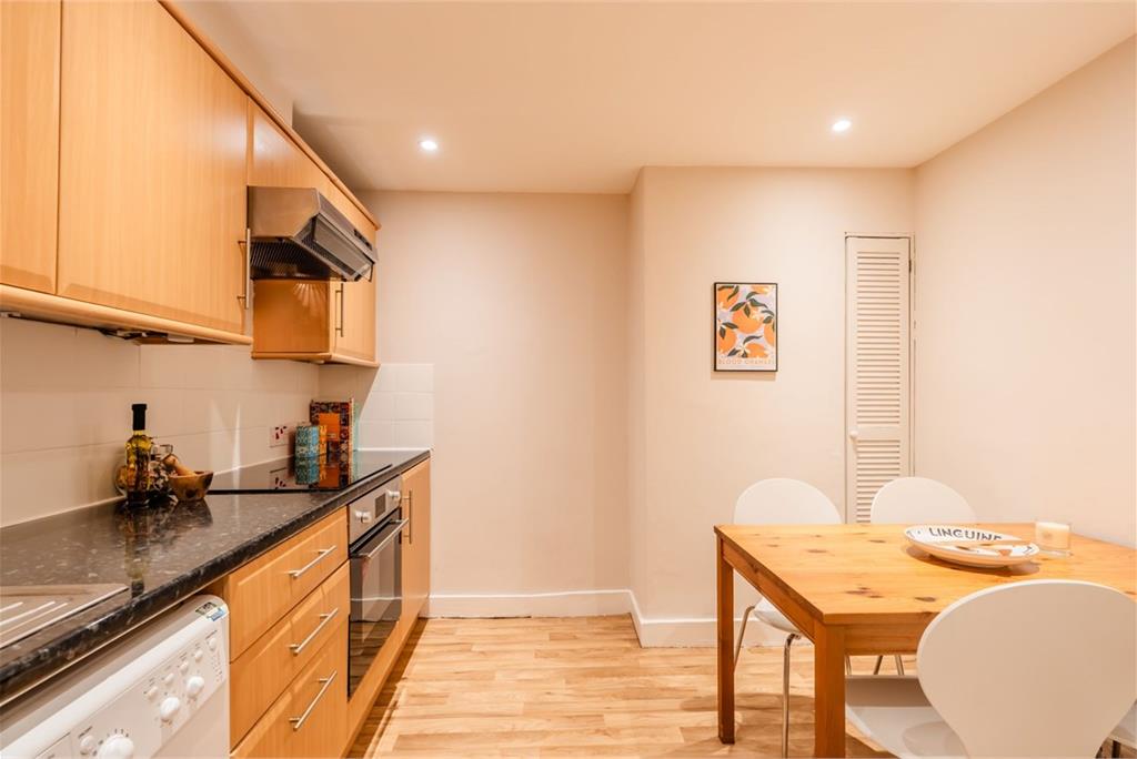 4/4 Brougham Street, Edinburgh, EH3 9JH - image 8