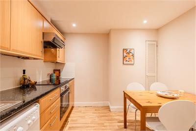 4/4 Brougham Street, Edinburgh, EH3 9JH - image 8