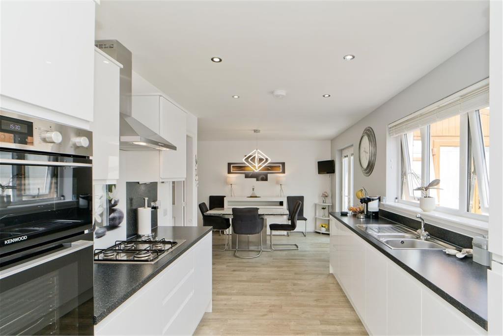12 Berry Grove, Ormiston, EH35 5NB - image 2