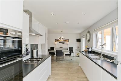 12 Berry Grove, Ormiston, EH35 5NB - image 2