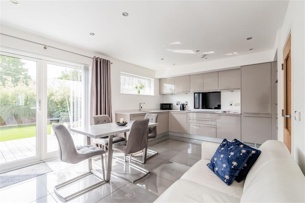 2 Lamont Place, Edinburgh, EH12 7AG - image 2