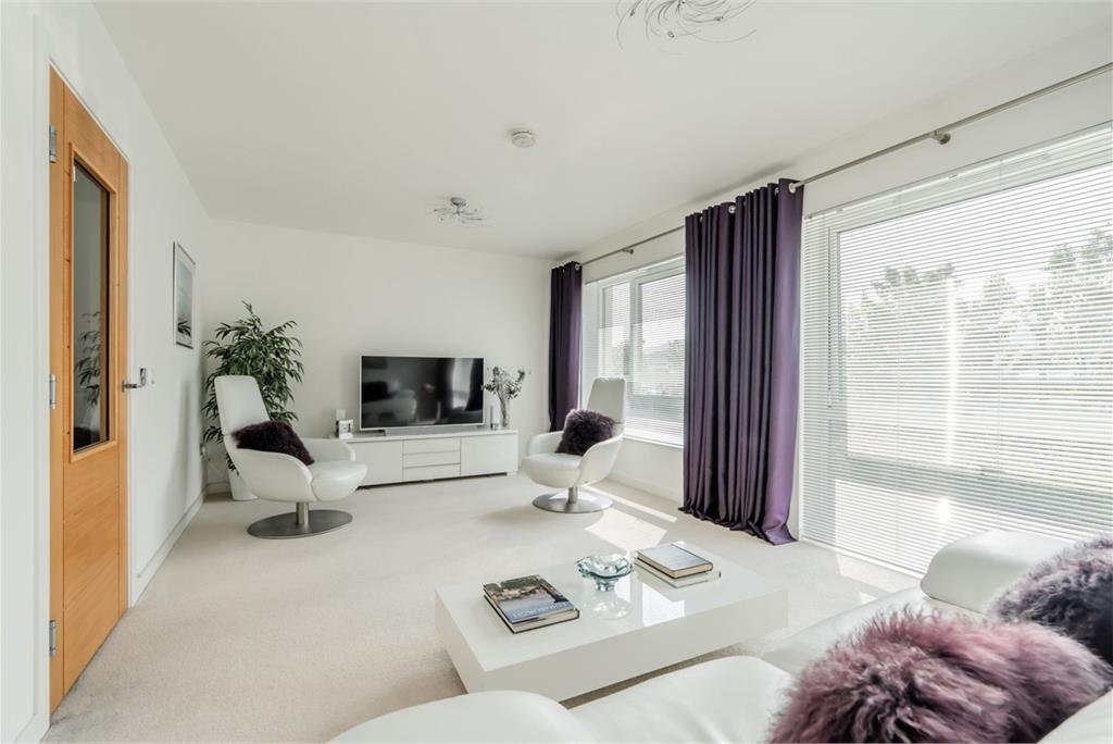 2 Lamont Place, Edinburgh, EH12 7AG - image 3