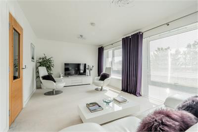 2 Lamont Place, Edinburgh, EH12 7AG - image 3
