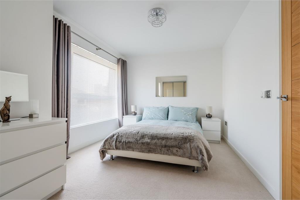 2 Lamont Place, Edinburgh, EH12 7AG - image 4
