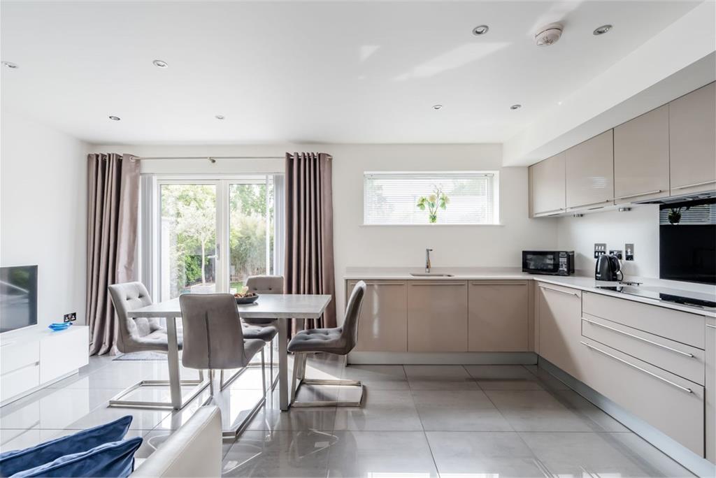 2 Lamont Place, Edinburgh, EH12 7AG - image 9