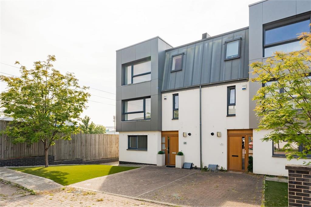 2 Lamont Place, Edinburgh, EH12 7AG - image 1