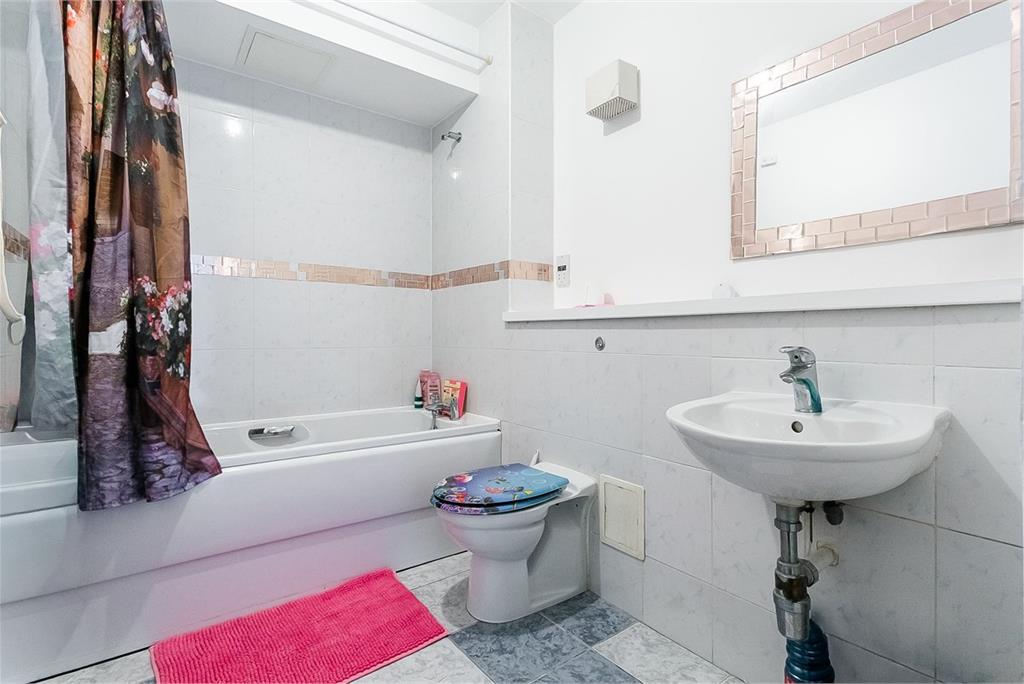 Flat 11,
61 Waterfront Park,
Edinburgh,
EH5 1BA - image 13