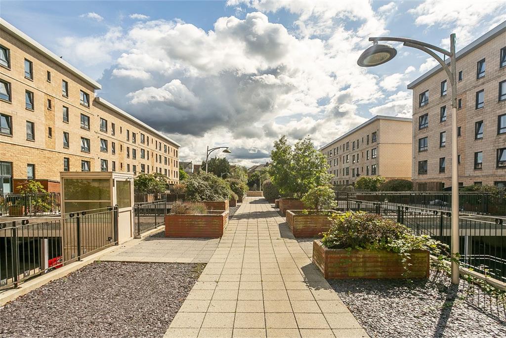 Flat 11,
61 Waterfront Park,
Edinburgh,
EH5 1BA - image 17