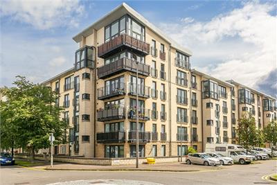 Flat 11, 61 Waterfront Park, Edinburgh, EH5 1BA - image 1