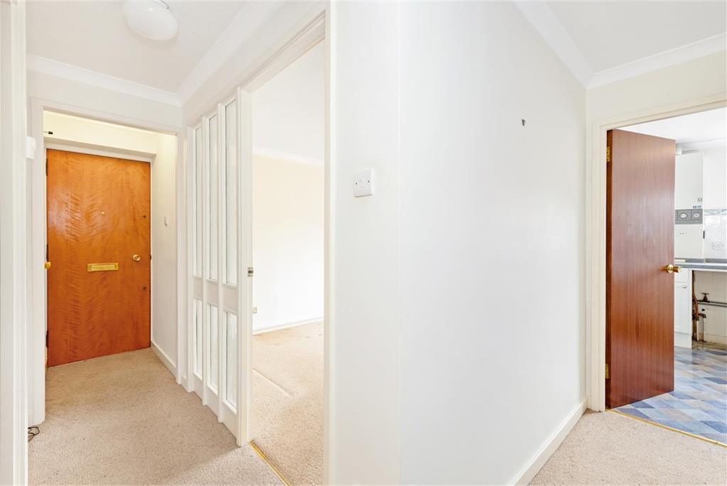 13/2 Clark Place,
Edinburgh,
EH5 3BQ - image 2