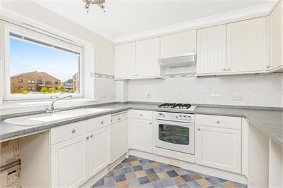 13/2 Clark Place, Edinburgh, EH5 3BQ - image 3