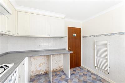 13/2 Clark Place, Edinburgh, EH5 3BQ - image 4
