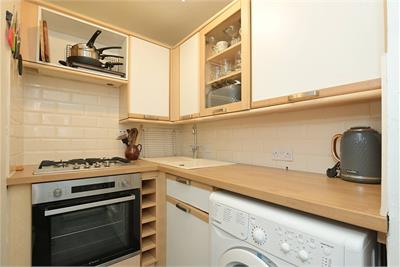 1F1, 17 Hillend Place, Meadowbank, EH8 7AE - image 7