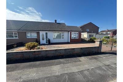 18 Whinny Rig, Heathhall, Dumfries, DG1 3RJ - image 1