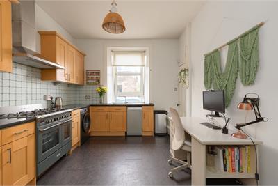 5/2 Shandon Place, Edinburgh, EH11 1QN - image 7