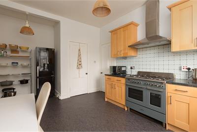 5/2 Shandon Place, Edinburgh, EH11 1QN - image 8