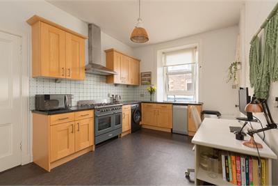 5/2 Shandon Place, Edinburgh, EH11 1QN - image 9