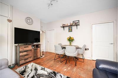 34 Restalrig Square, Restalrig, Edinburgh, EH7 6EZ - image 3