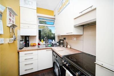 34 Restalrig Square, Restalrig, Edinburgh, EH7 6EZ - image 4