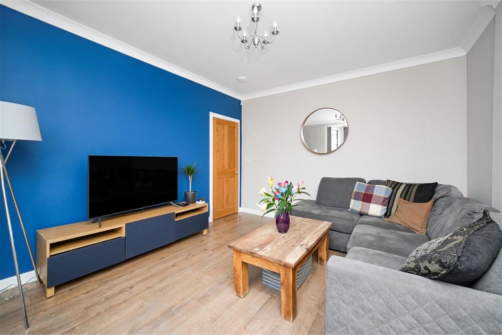 7 Silverknowes Court, Silverknowes, Edinburgh, EH4 5LX - image 1