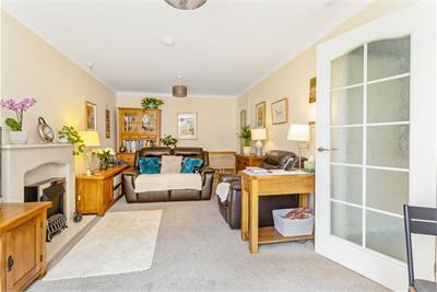 173 (flat 117) Carlyle Court, Comely Bank Road, Edinburgh, EH4 1DH - image 4