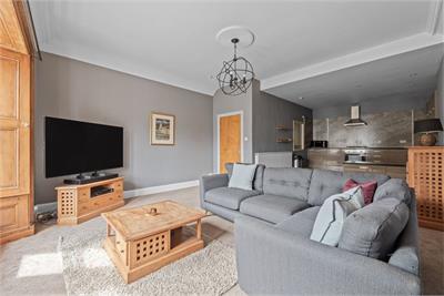 90 High Street, Peebles, EH45 8SW - image 4