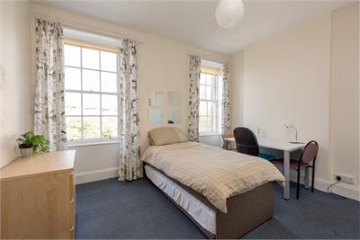 5/4, 1F1, Parkside Street, Edinburgh, EH8 9RL - image 3