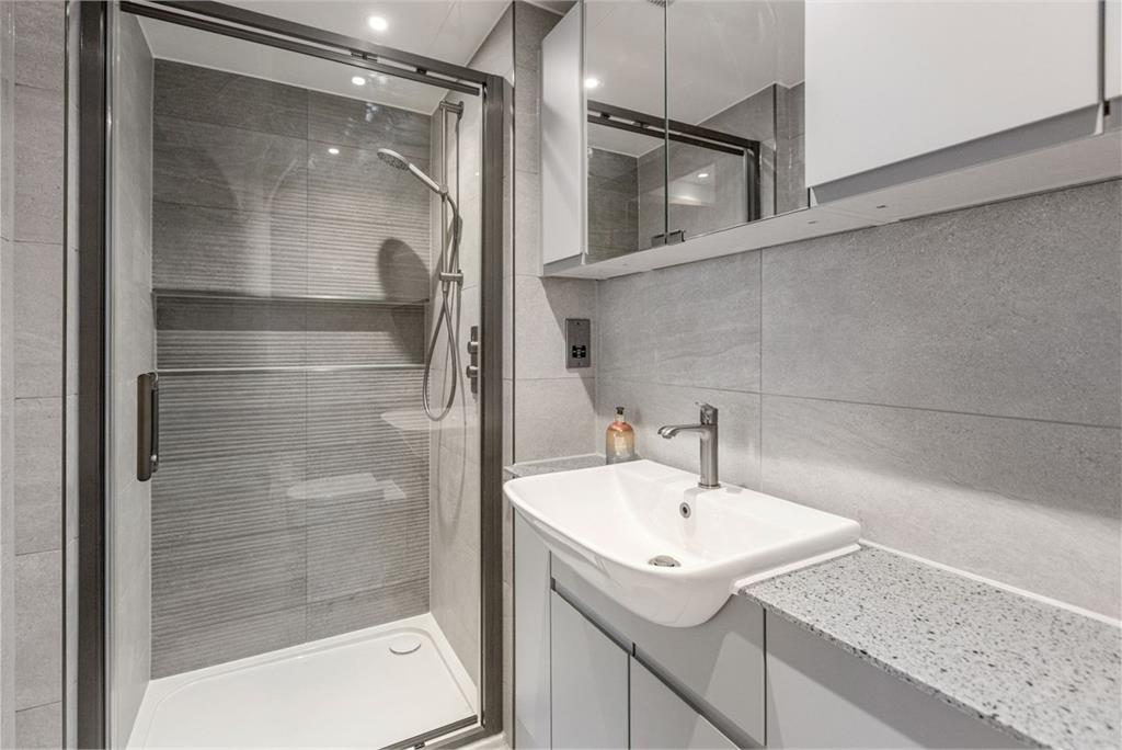 33/21 Water Street, The Shore, Edinburgh, EH6 6SZ - image 11
