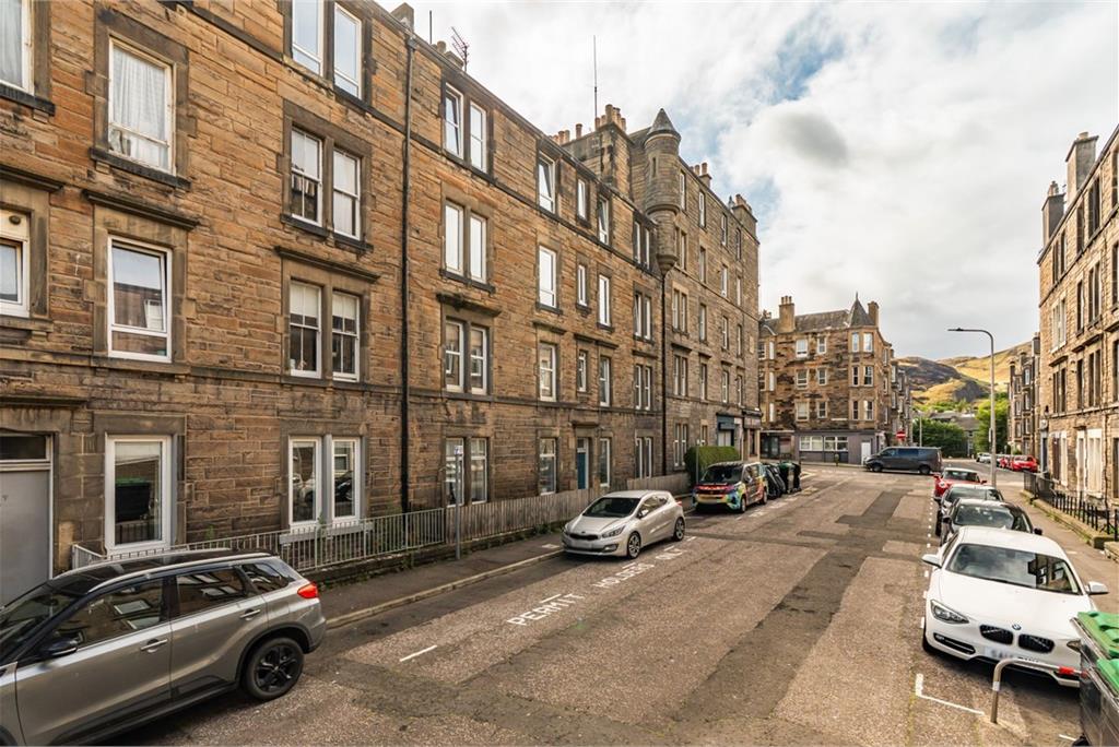 5 2F2 Dalgety Avenue, Edinburgh, EH7 5UF - image 1