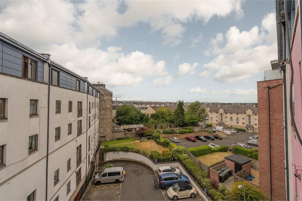 10/7 McDonald Road,
Edinburgh,
EH7 4LZ - image 27