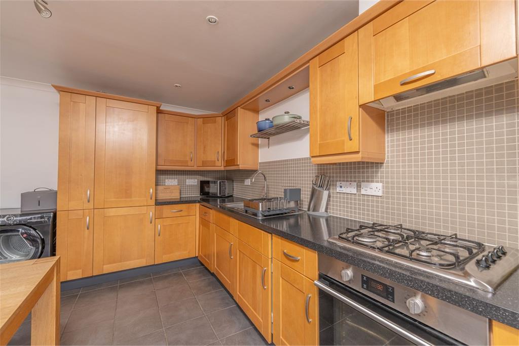 10/7 McDonald Road,
Edinburgh,
EH7 4LZ - image 7