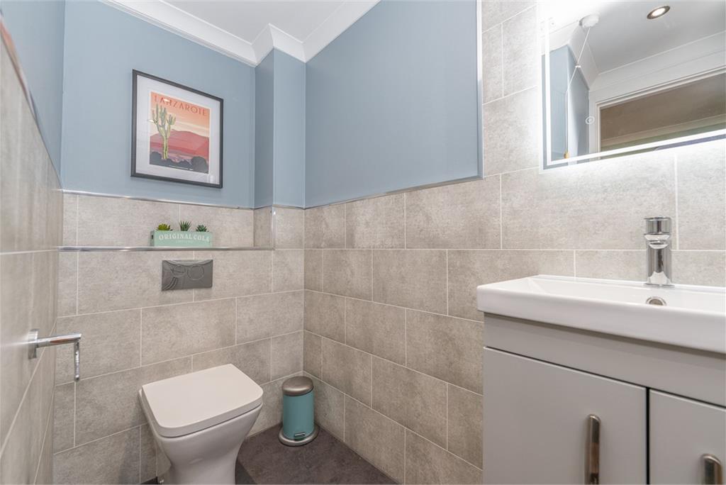 10/7 McDonald Road,
Edinburgh,
EH7 4LZ - image 10