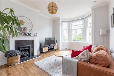 24/2 Windsor Place, Portobello, EH15 2AE - image 2