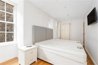 1/2 Jackson's Close, 209 High Street, Edinburgh, EH1 1PZ - image 10