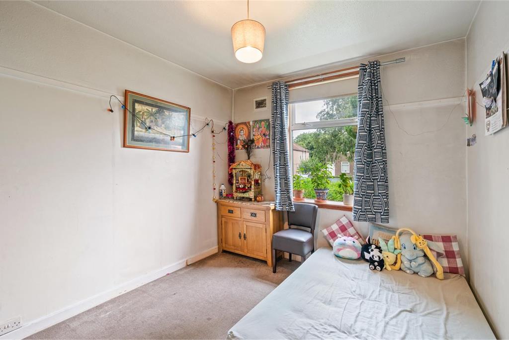 87 Carrick Knowe Avenue,
Edinburgh,
EH12 7DE - image 13