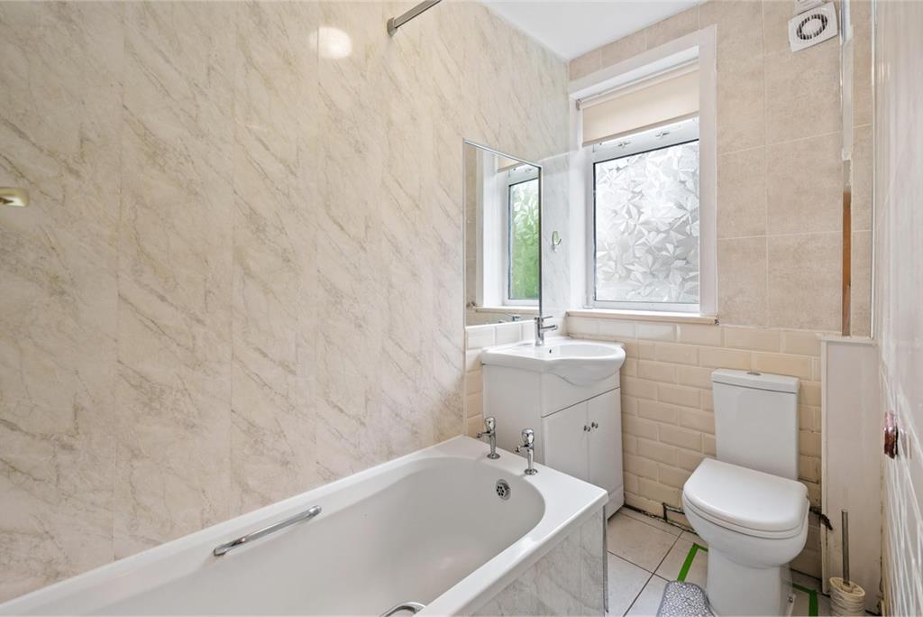 87 Carrick Knowe Avenue,
Edinburgh,
EH12 7DE - image 16