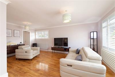 9 Kirktoun Gardens, , Tillicoultry, FK13 6PG - image 3