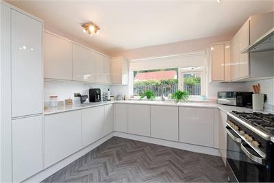 9 Kirktoun Gardens, , Tillicoultry, FK13 6PG - image 7