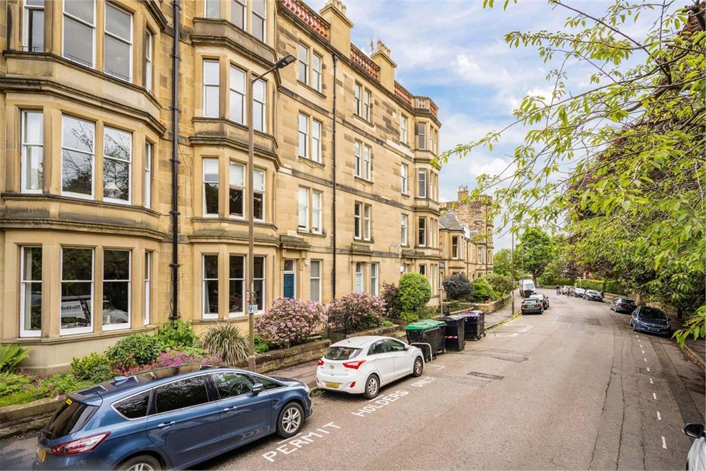 27 (2F1) Merchiston Crescent, Edinburgh, EH10 5AJ - image 1
