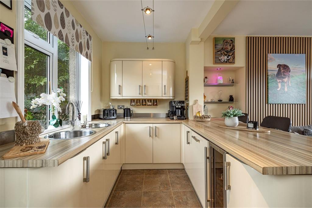 10 Glenfield Crescent, Galashiels, TD1 2AR - image 11