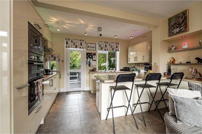 10 Glenfield Crescent, Galashiels, TD1 2AR - image 10