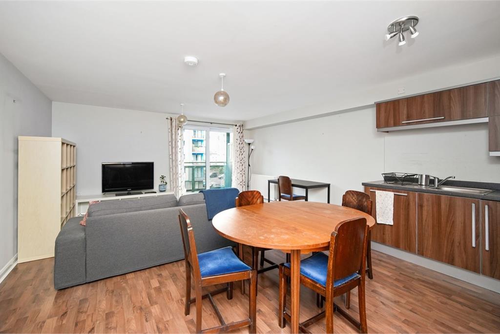 9/4 Hawkhill Close, Leith, Edinburgh, EH7 6FG - image 2