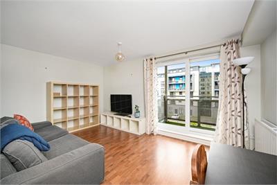 9/4 Hawkhill Close, Leith, Edinburgh, EH7 6FG - image 1