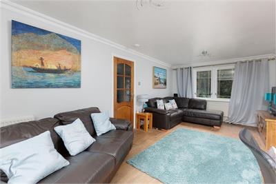 20 Brodick Gardens, Dunfermline, KY11 8ET - image 2
