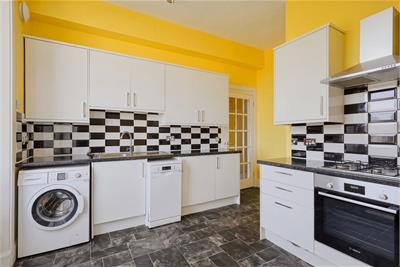 9/4 Mentone Avenue, Portobello, EDINBURGH, EH15 1HZ - image 5