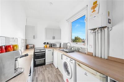 Second Floor Mid Right Flat, 36 Victoria Terrace, Dunfermline, KY12 0LZ - image 4