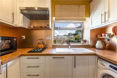 3/3 Noble Place, Hawick, TD9 9QF - image 2