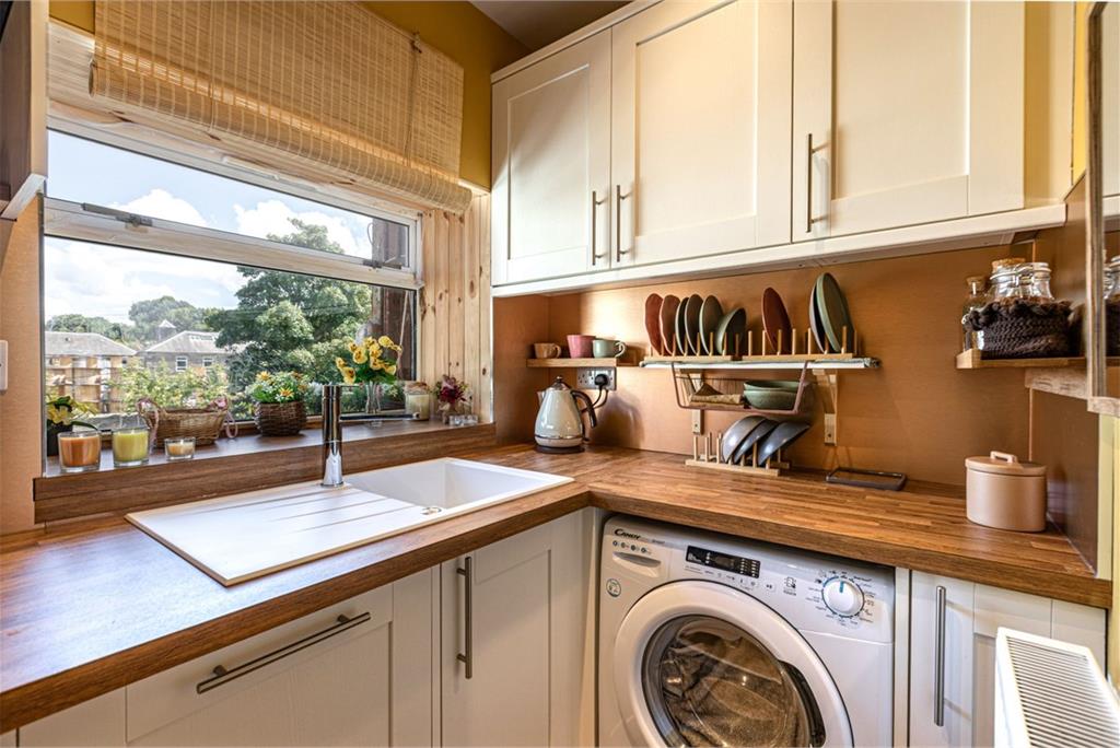 3/3 Noble Place, Hawick, TD9 9QF - image 3