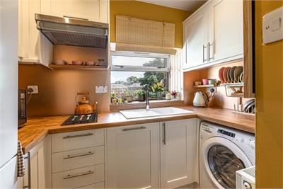 3/3 Noble Place, Hawick, TD9 9QF - image 3