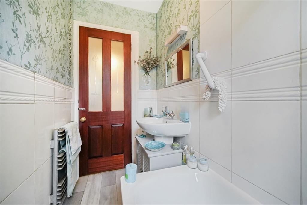 5 Ryehill Avenue, Edinburgh, EH6 8EU - image 13